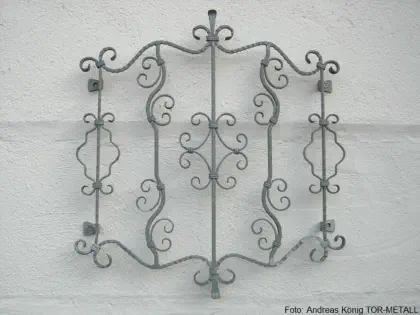 Fenstergitter mit Zierelementen Eigenfertigung Andreas König TOR-METALL