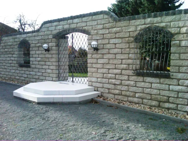 Gitterrahmentür mit Zierelementen 2-flügelig mit Fenstergittern Eigenfertigung Andreas König TOR-METALL