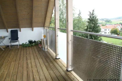 Balkongeländer mit Glasfüllung und Lochblechfüllung Eigenanfertigung Andreas König TOR-METALL